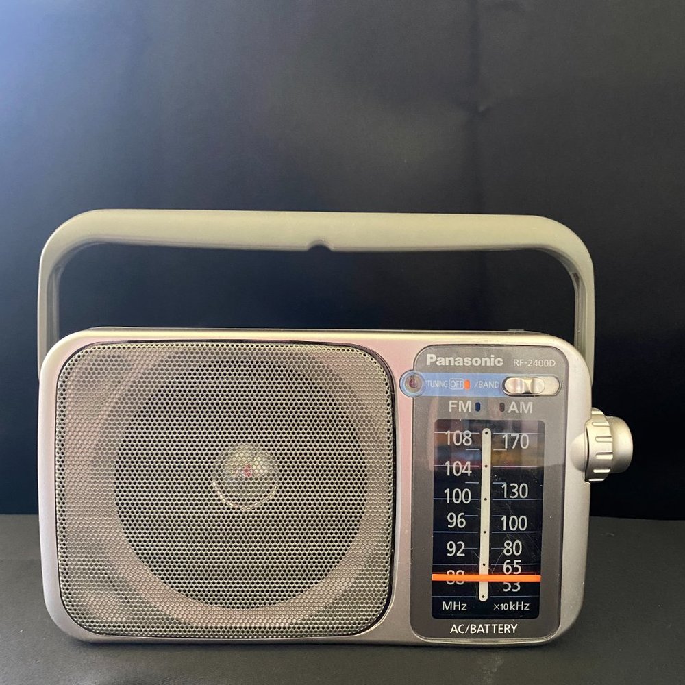 Panasonic AM/FM AC/DC Portable Radio RF-2400